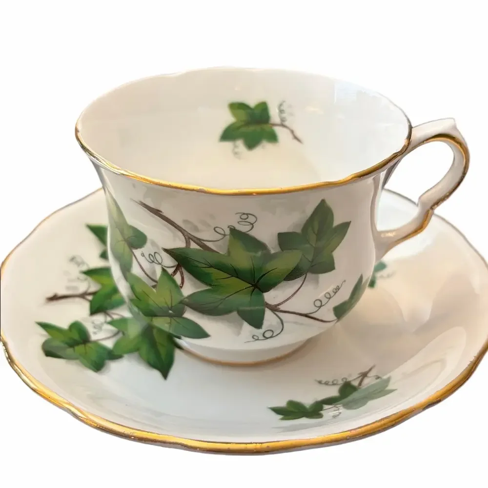 Fine China Vintage set of 5 matching tea cups and saucer’s.